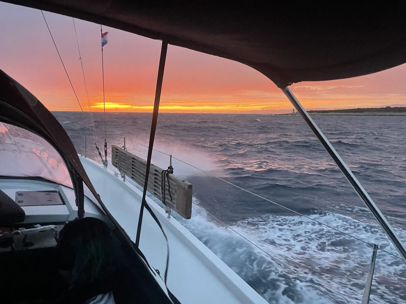 Sonnenaufgang auf See